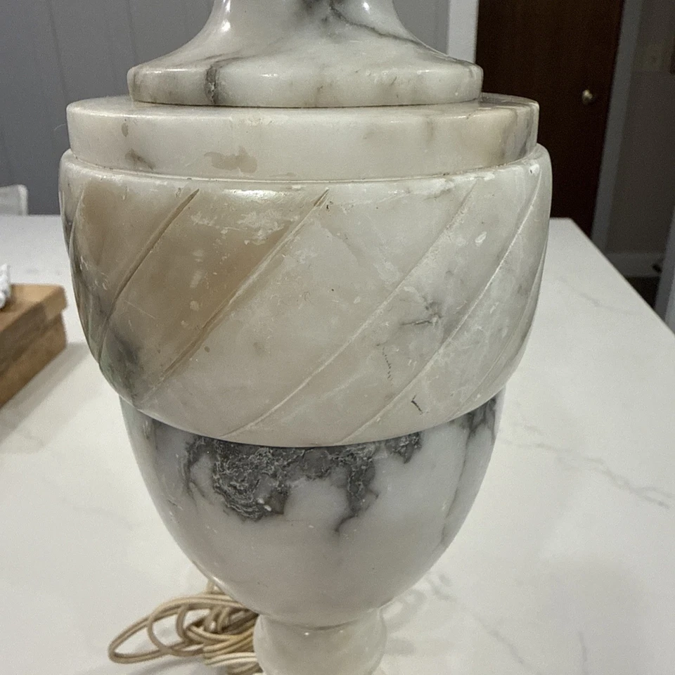 VINTAGE MARBLE CLASSICAL URN LAMP ON PLINTH BASE 15 inches. See Pics WORKS - Image 3 of 4