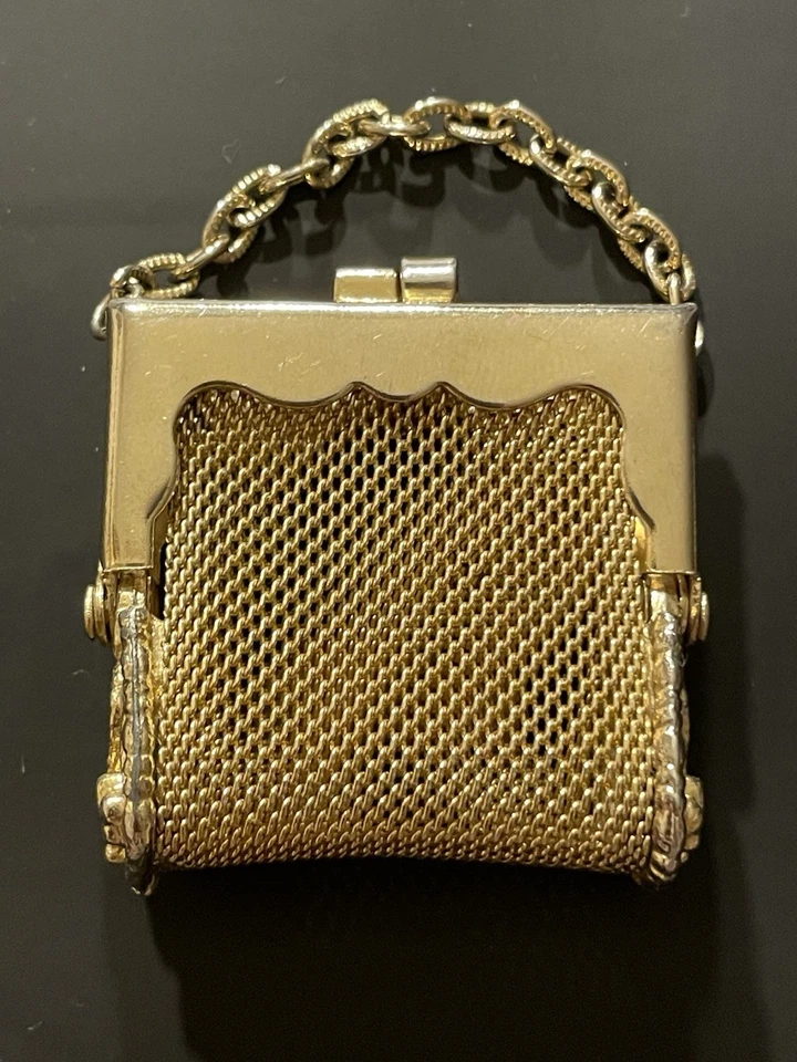 Cartera Cambiadora Malla Tono Dorado Vintage, Cartera Miniatura con Diseño de Plumas Foto 3 de 4