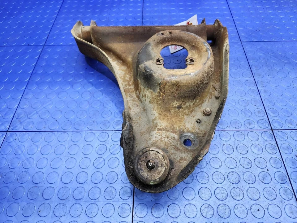 80-84 Old Eighty Eight Ninety Eight Brazo de control inferior delantero lado del conductor izquierdo OEM Foto 3 de 4