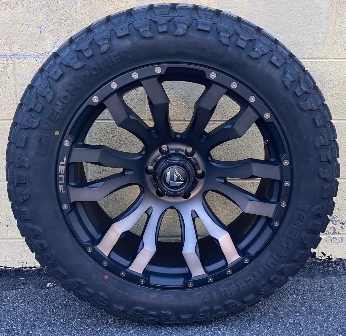 【値下げ！】FUEL D674 BLITZ 17×9J +1 6H139.7 マットブラック プラド ハイラックス TPMS付　4本セット BLITZ | Fuel Off-Road Wheels