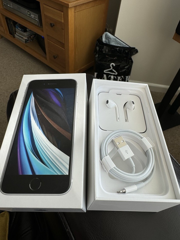 Original Apple EarPods InEar Headphones with Lightning Connector A1748