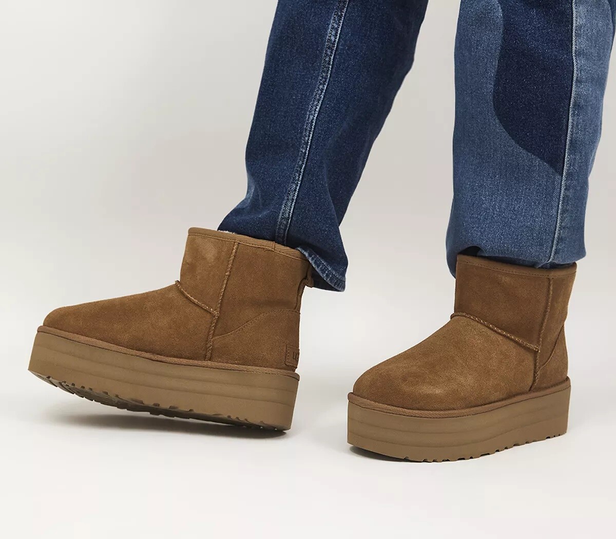 ブーツその他 UGG W Classic Mini Platform Boots Chestnut 1134991-CHE UGG Womens Suede Booties - Classic Mini Platform Boots