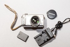 Olympus C-765 Ultra Zoom 4.0MP Digital Camera WORKS + Battery Charger Lens Cap