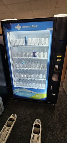 Dixie Narco Bev Max Glass Front Beverage Vending Machine 5800-4