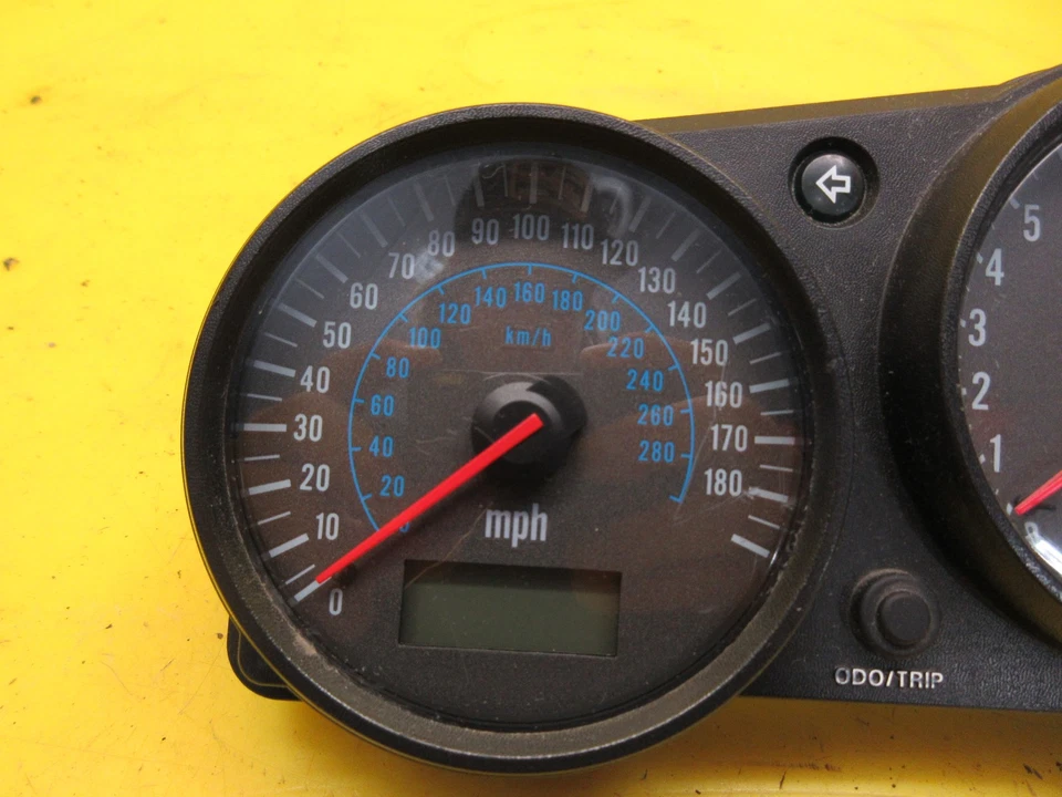 Kawasaki Ninja ZX9R 2001 velocímetro medidores pantalla panel velocímetro 6911 millas Foto 2 de 4