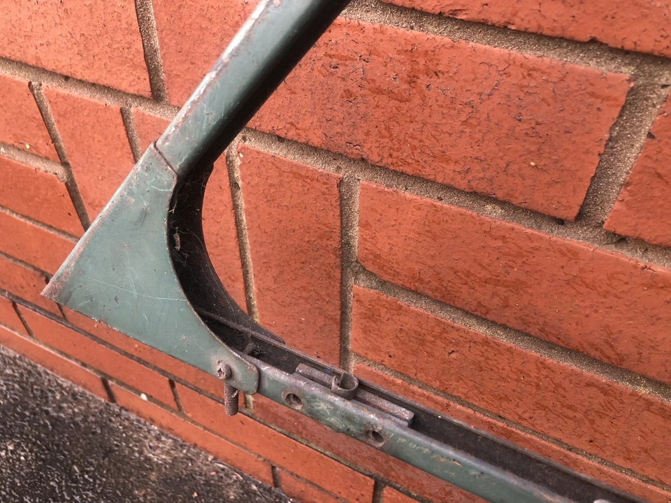 MORRIS MINOR 1000 2 DOOR SALOON CONVERTIBLE RH RIGHT HAND DRIVERS DOOR TOP FRAME - Image 3 of 4