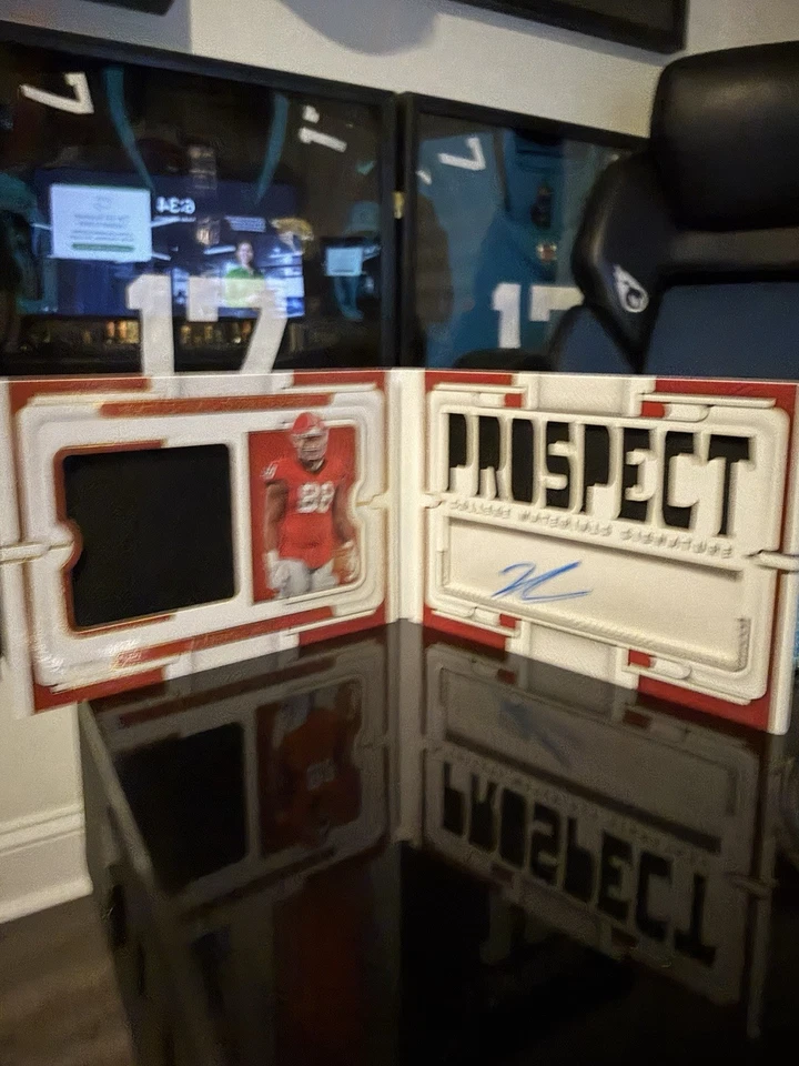 Folleto de firma universitaria de National Treasures 2023/99 parche automático de Jalen Carter Foto 2 de 4