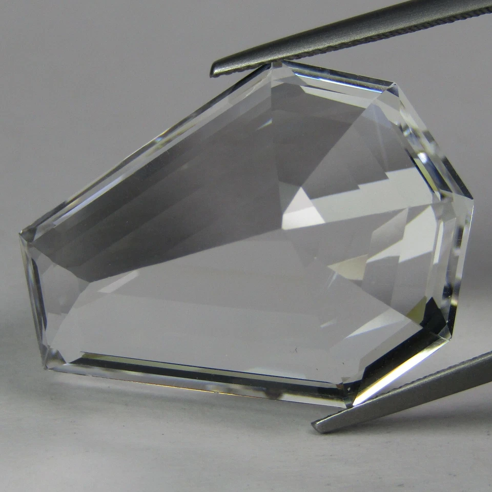 57.09Cts Mesmerizing 100% Natural White Quartz Huge Fancy Cut Loose Gem Ref VDO - Image 2 of 4