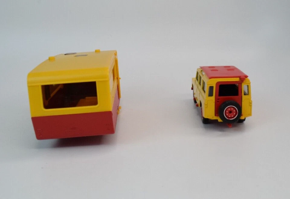 Verem Solido Pinder Circus Land Rover & Sterckeman Camper Trailer Caravan 1:43 - Image 2 of 4