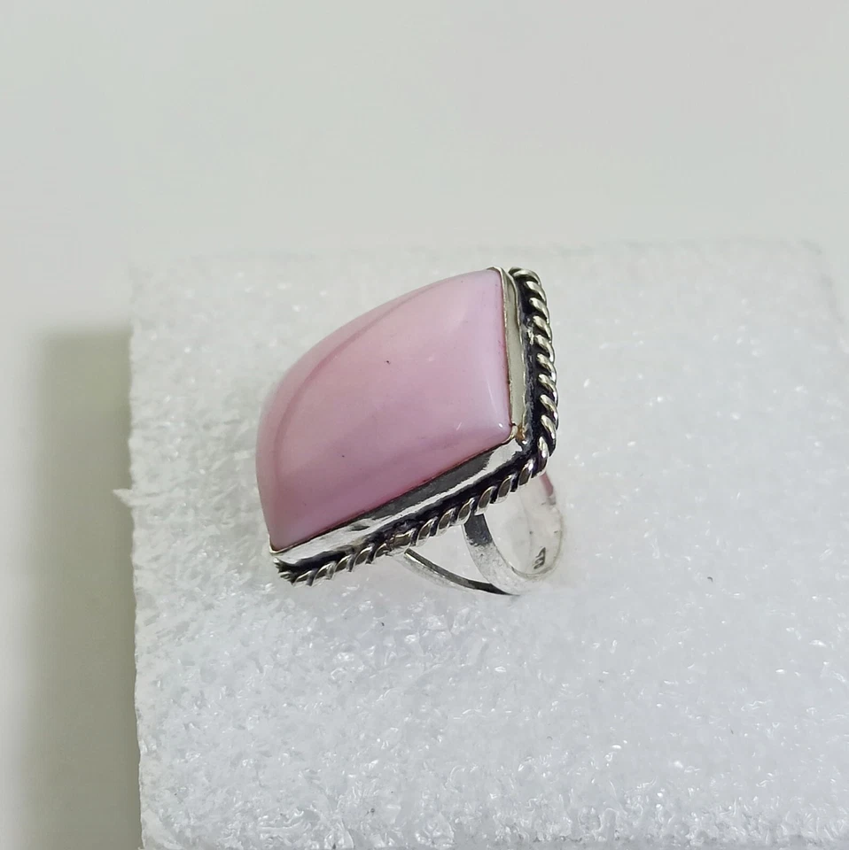 Anillo hecho a mano de piedras preciosas de ópalo rosa con forma cuadrada tamaño 7,8 pulgadas Foto 2 de 4