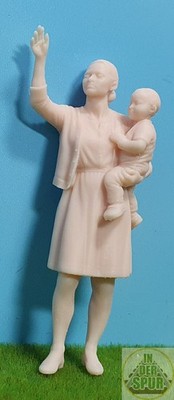 Spur 1 Modellfigur Silke mit Oli Stehende Reisende für Zug/Bahn Straßenbahn Bus