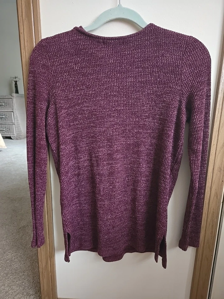 Blusa American Eagle feminina de malha roxa estilo cadarço manga longa tamanho M nova sem etiquetas! - Imagem 4 de 4