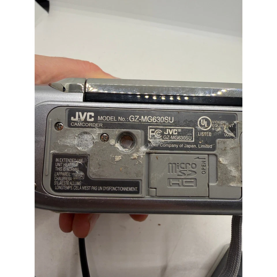 JVC Everio GZ MG630SU Silver 60GB Hard Drive Camcorder with Battery Charger - Image 4 of 4