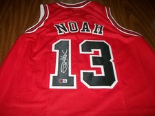 JOAKIM NOAH AUTOGRAPHED SIGNED AUTO JERSEY CHICAGO BULLS BECKETT