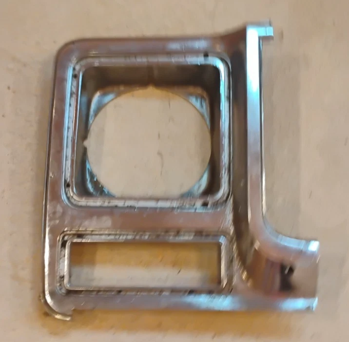 原始设备制造商 79 雪佛兰 GMC C10 K10 右手车头灯边框灯乘客 — 第 3/4 张图片