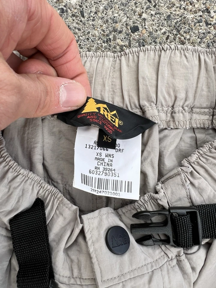 Pantalones Cortos de Senderismo Rei Co-op Vintage Años 90 Para Mujer Caqui con Cinturón Cintura Elástica XS Foto 2 de 4