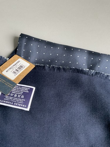 Charles Tyrwhitt Men’s Silk Navy Spot silk and Wool Scarf New - Picture 4 of 6
