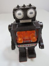 Vintage Robot Japan Battery Operated Plastic ...