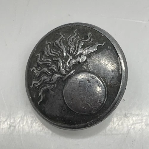 ORIGINAL WAR Military Uniform Button Curio WW1 French Army Grenadiers Paris D