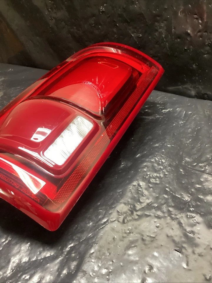 Dodge RAM 2500 3500 2025 LED luz trasera montaje lámpara lado izquierdo del conductor OEM Foto 2 de 4