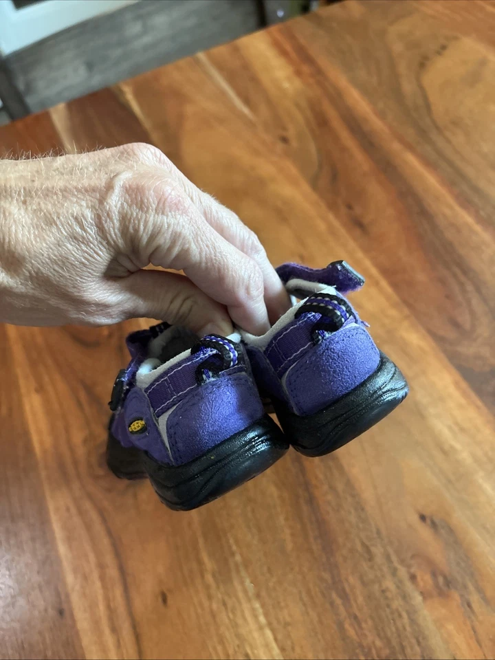 Sandalias Keen para niños pequeños talla 4 Foto 4 de 4