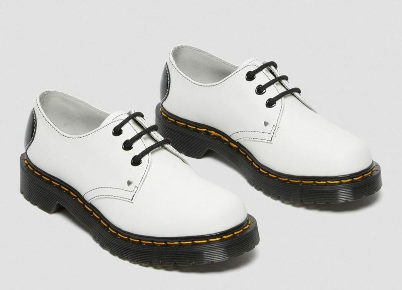 Dr Martens 3 Hole 1461 Hearts White + Black 26682100 Classic Dr Martens 3 Hole 1461 Hearts White + Black 26682100 Classic
