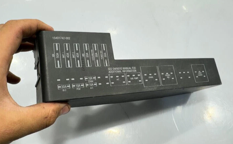 Cubierta de tapa de caja de fusibles Pontiac Sunfire/Chevy Cavalier 2000-2005 P/N 15401742 OEM Foto 2 de 4