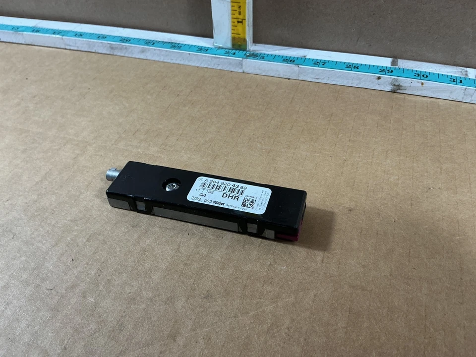 2008-2014 Mercedes-Benz C250 Antenna Amplifier Booster Module A2048204389 OEM - Image 3 of 4