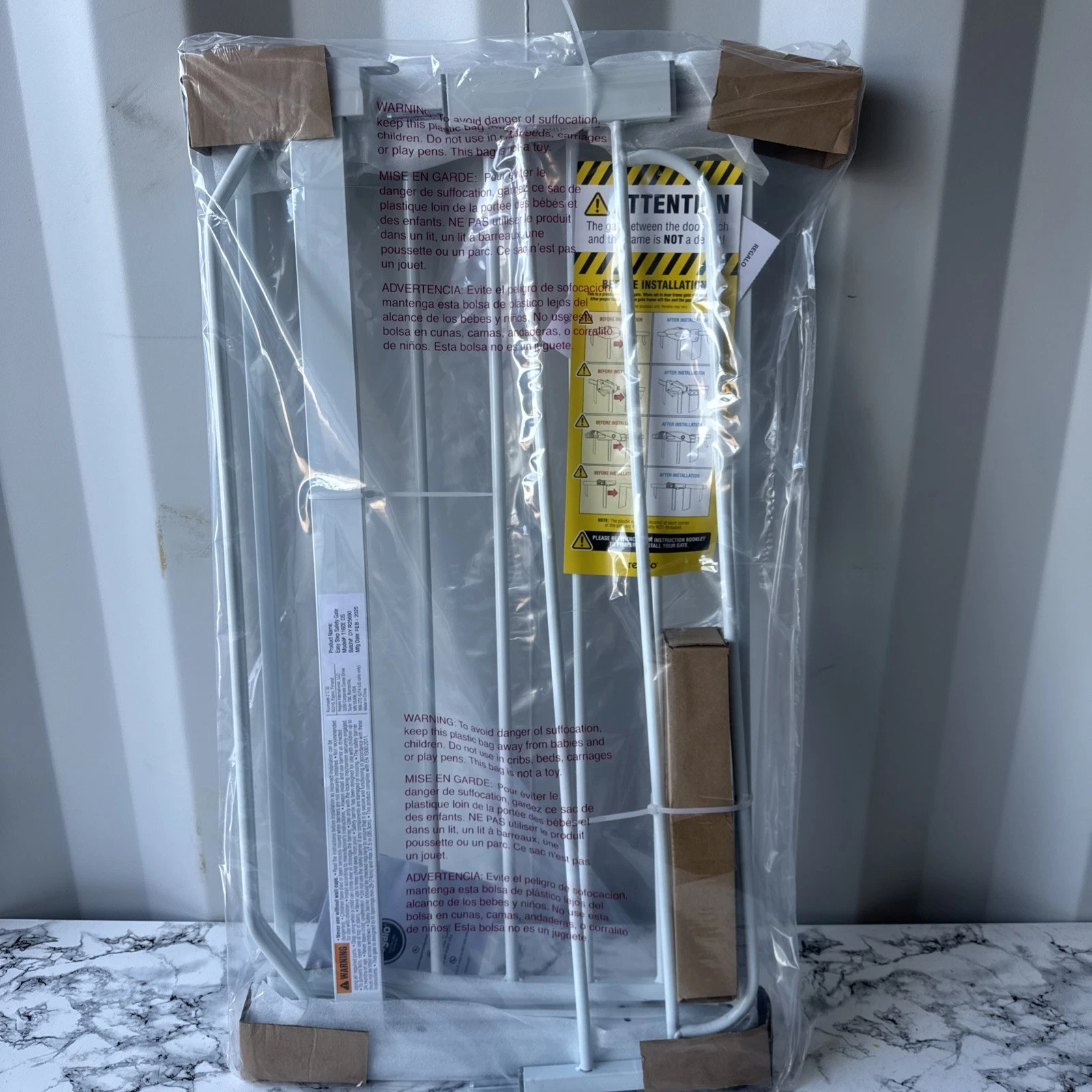 Regalo Extra Wide Baby Safety Gate white 29-37.5 30inch Hight