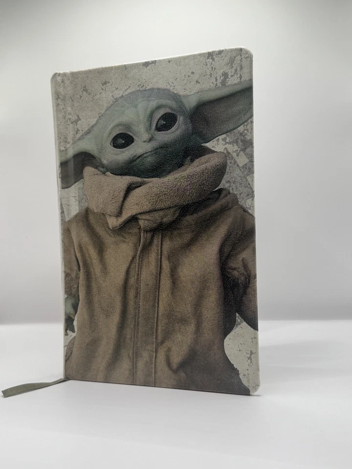 NUEVO Paquete de Cuadernos Grogu & Spider-Man Star Wars Mandalorian Marvel Juego de Diarios Foto 2 de 4