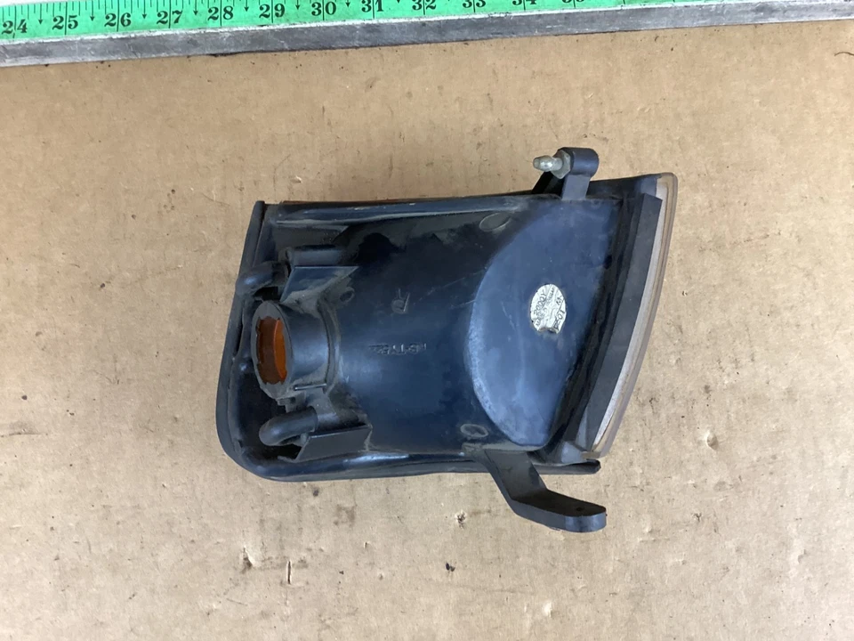 Luz intermitente esquina lado pasajero delantero derecho Toyota Tercel 1991-1994 Foto 3 de 4