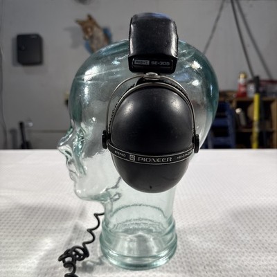 Pioneer SE-305 Over Ear Stereo Headphones Pre-Owned