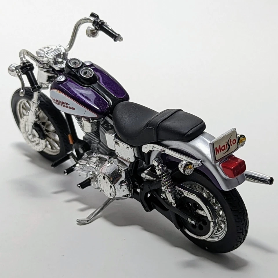 Motocicleta Maisto Harley Davidson 5" Dyna Wide Glide 95 aniversario Foto 4 de 4