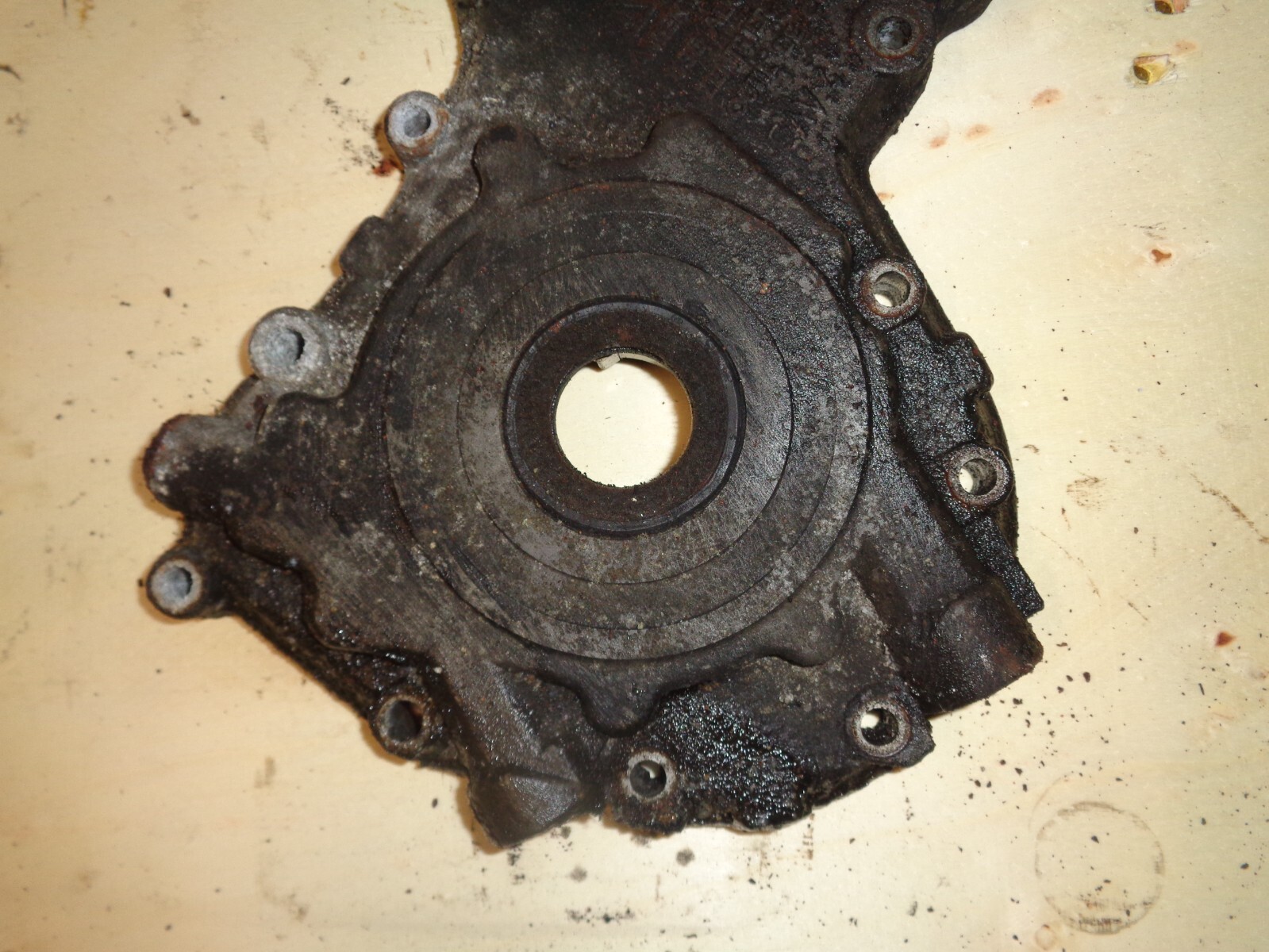 FOCUS MK1 TRANSIT CONNECT 1.8 TDCI DIESEL FIT ~ ENGINE / FUEL PUMP SIDE CASTING thumbnail 2