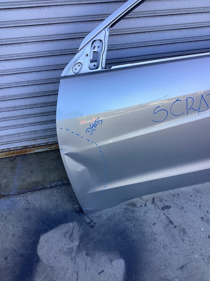 Honda HR-V 2016-2022 puerta delantera izquierda carcasa usada OEM  Foto 2 de 4