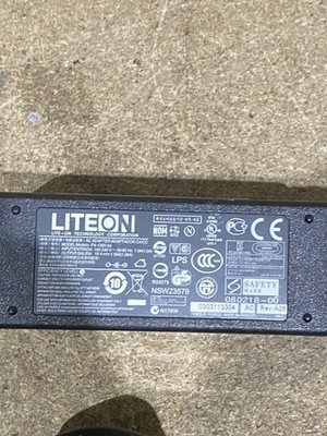 Liteon PA-1300-04 AC Adapter Netzteil 19V 1,58A