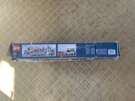 Lego 10184 Town Plan Movie Theatre Gas Station New!