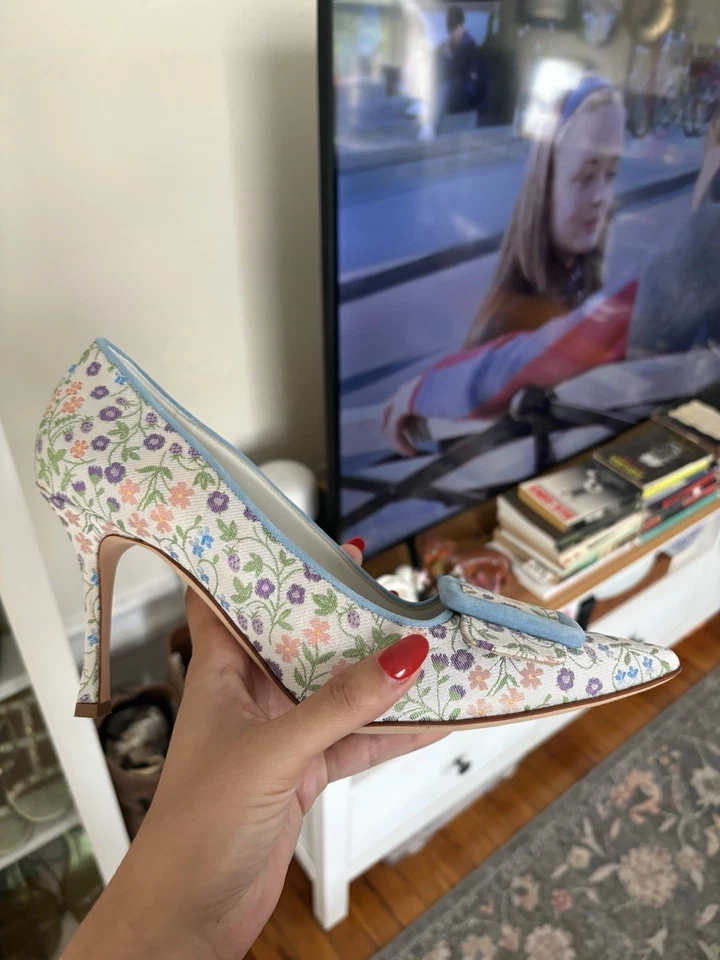Tacón satinado floral para mujer Manolo Blahnik talla 40 Foto 2 de 3