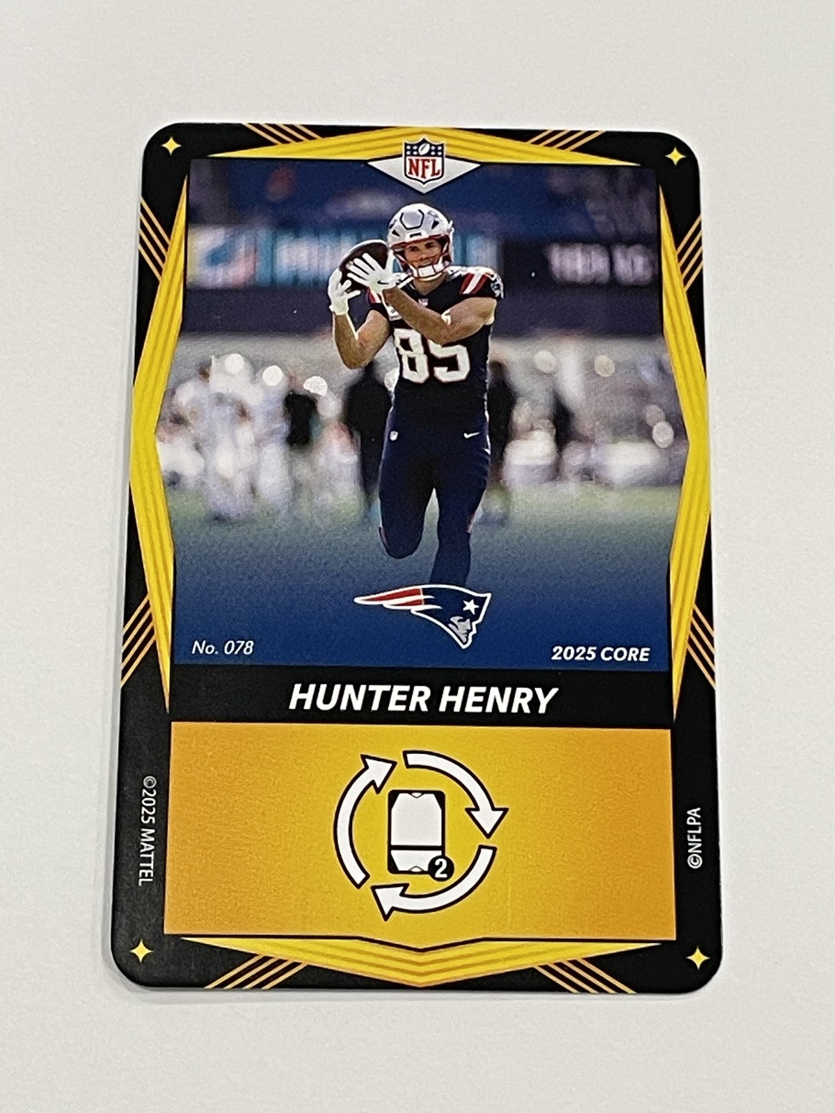 2025 UNO Elite Football Yellow #078 - Hunter Henry - New England Patriots