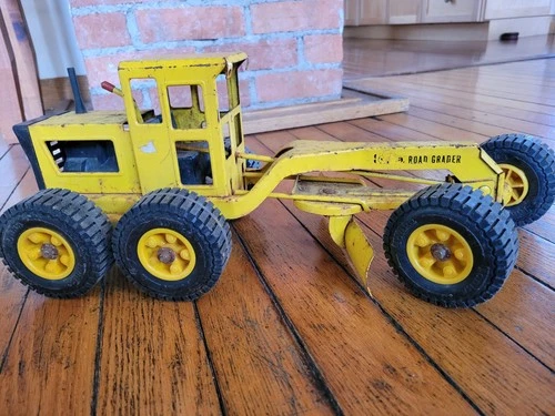 Late 1960s - Early 1970s Tonka Road Grader Model 2510/MR-970