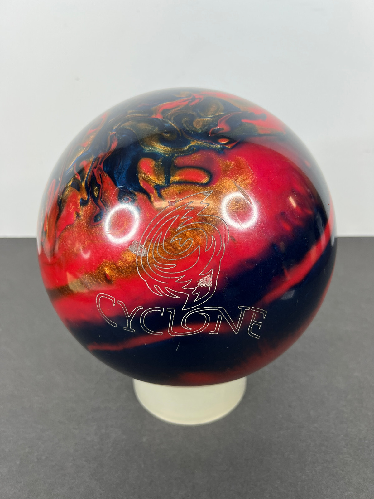Ebonite "CYCLONE" Bowling Ball 10lbs 3oz eBay