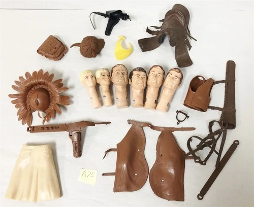 1960s MARX JOHNNY WEST HEADS AND ACCESSORIES LOT #75