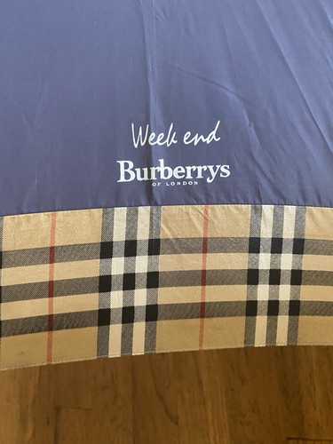 Burberry’s London Week End Umbrella Wood Handle - Picture 2 of 8