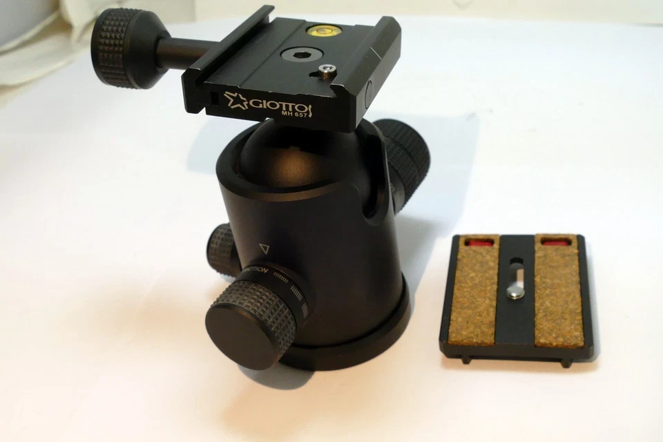 Giottos MH1300 Ball Head for Tripod Quick Release Clamp w/ Quick Release Plate - Image 2 of 4