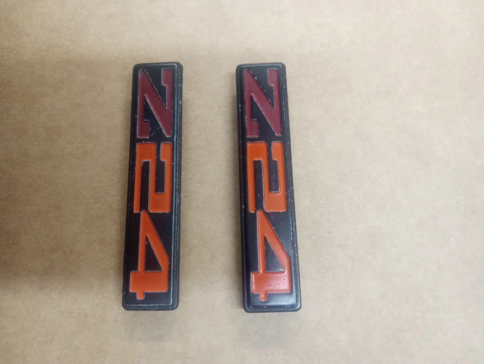 Chevrolet Chevy Cavalier Z24 1986 1987 panel de puerta emblema 20597750. Foto 4 de 4