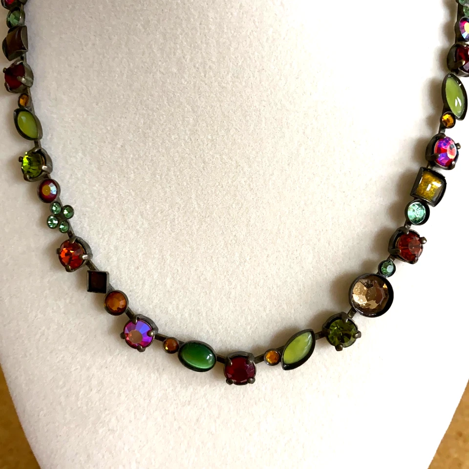 Collar y pulsera de latón de colección Sorrelli con cristales y piedras en tono joya langosta Foto 4 de 4