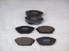 Mitsubishi Fuso 7C15 D 7C18 D Brake Pad Kit Front + Rear 0055577K 2010 onward