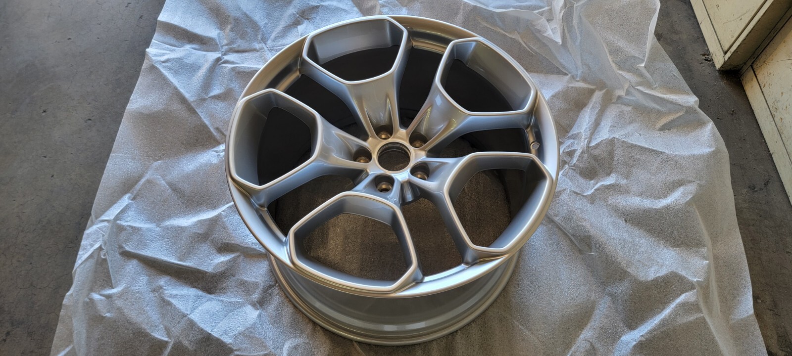 LAMBORGHINI HURACAN REAR GIANO WHEEL SHINY SILVER BRAND NEW OEM 4T0601017A RIM