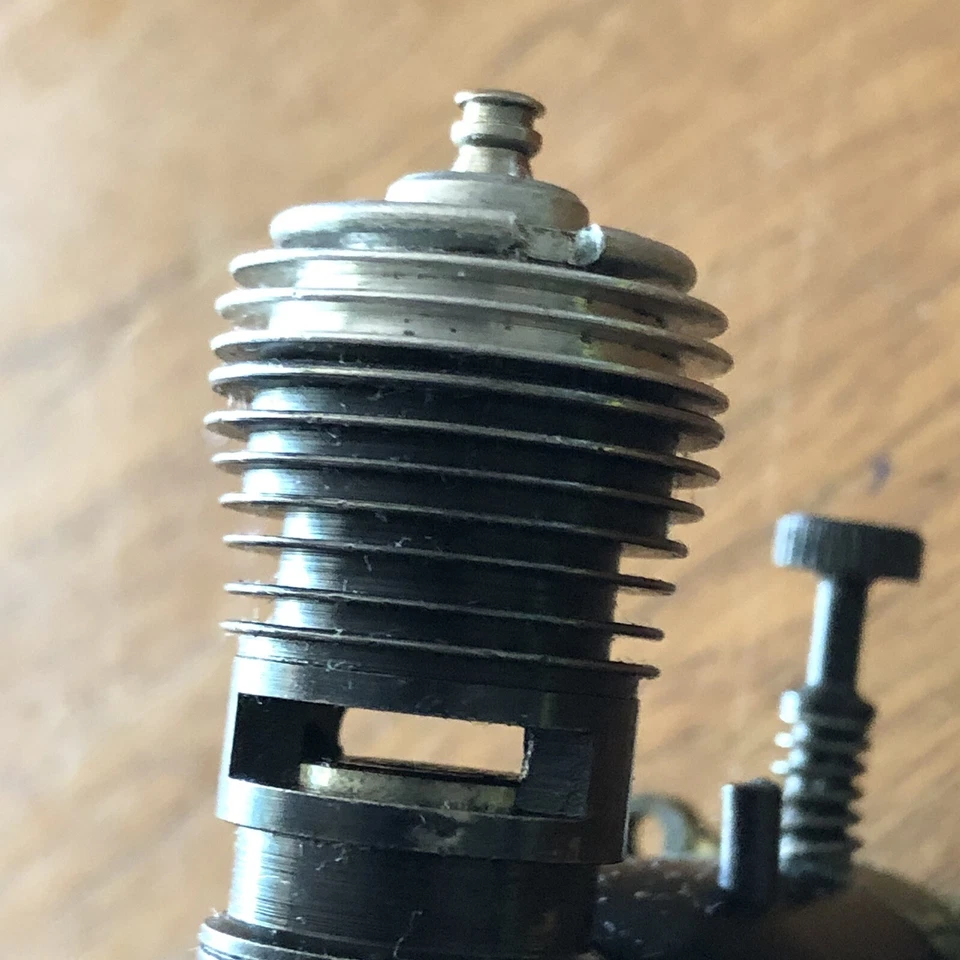 Vtg Cox .049 Airplane Engine Black Widow? with TeeDee box, piston moves ATRC3 - Image 2 of 4