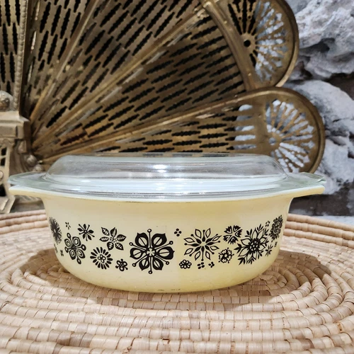 Vitnage Pyrex Pressed Flowers Casserole 045 & Lid 2 1/2 QT Yellow VTG